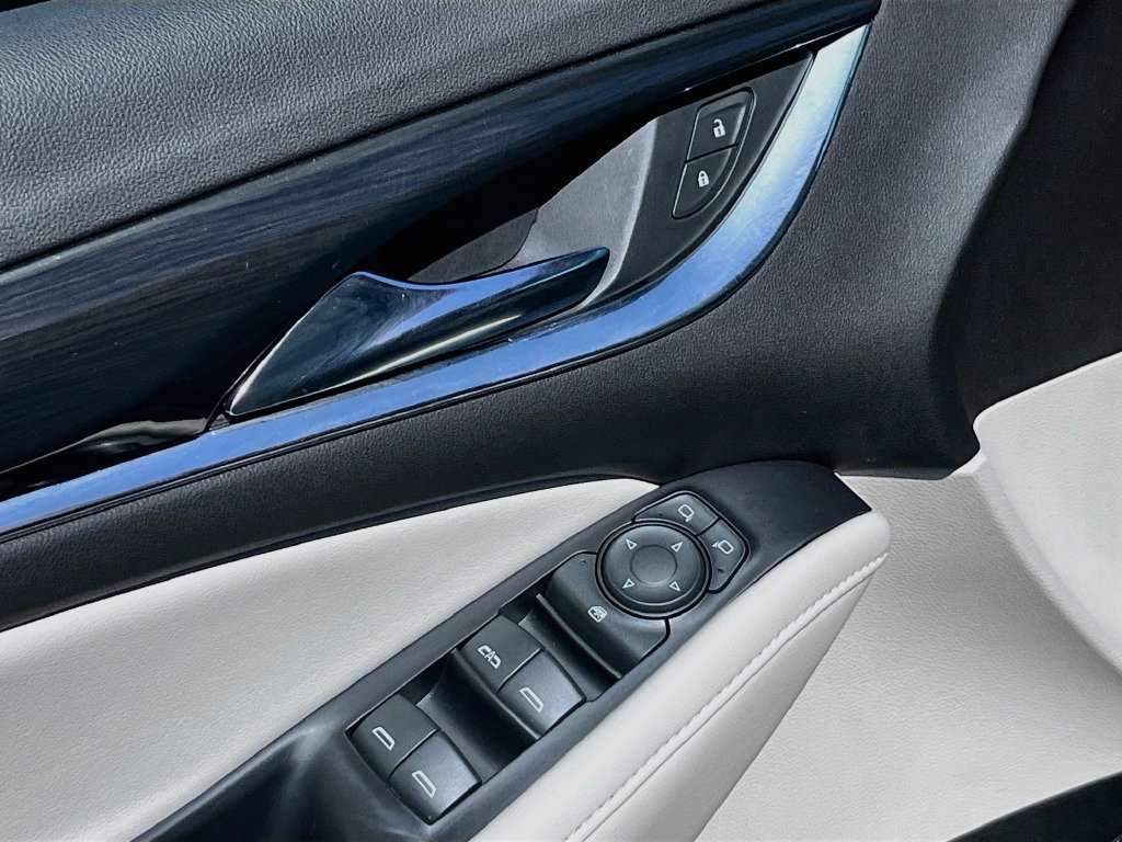 Used 2022 Buick Enclave Essence FWD image 17