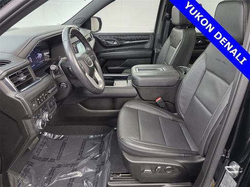Used 2023 GMC Yukon Denali w/ Advanced Technology Package image 9
