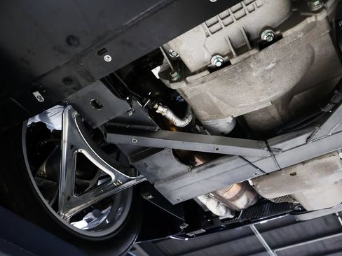 Used 2005 Ford GT RWD image 90