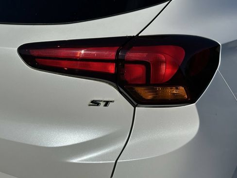 Used 2020 Buick Encore GX Select w/ Sport Touring Package FWD image 10
