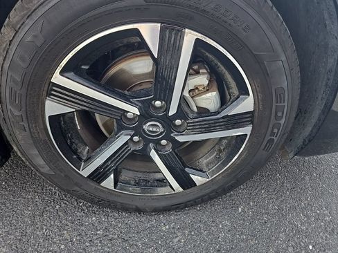Used 2024 Nissan Sentra SV FWD image 35