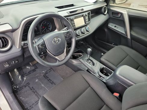 Used 2018 Toyota RAV4 LE FWD image 20