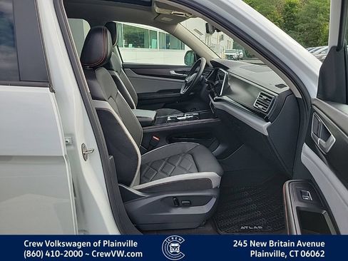 Certified 2024 Volkswagen Atlas Peak Edition SEL AWD/4WD image 16