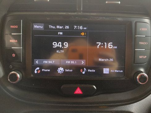 Used 2022 Kia Soul LX image 25