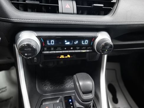Used 2024 Toyota RAV4 XLE AWD/4WD image 18