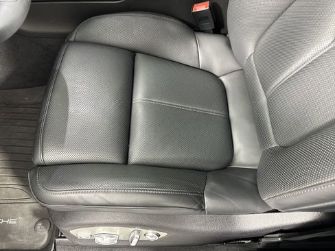 Certified 2025 Porsche Macan image 14