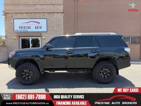 Used 2017 Toyota 4Runner SR5 AWD/4WD image 2