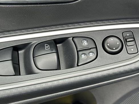 New 2025 Nissan Versa SR w/ Trunk Package image 12