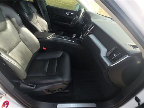 Used 2018 Volvo XC60 T6 Momentum w/ Advanced Package image 30