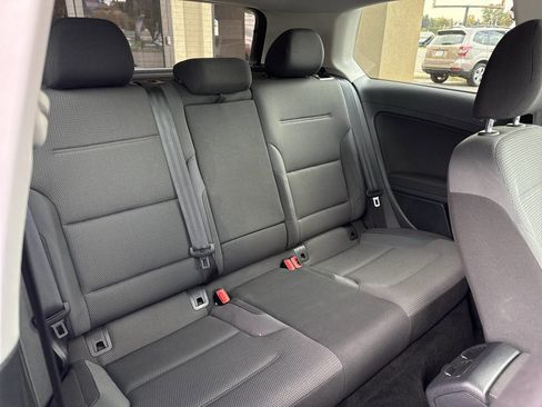 Used 2015 Volkswagen Golf Launch Edition image 17