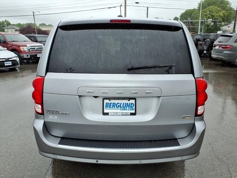 Used 2018 Dodge Grand Caravan SE w/ UConnect Hands-Free Group FWD image 5