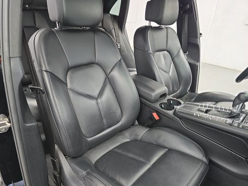 Used 2021 Porsche Macan AWD/4WD image 10
