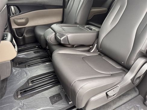 New 2026 Kia Carnival image 27