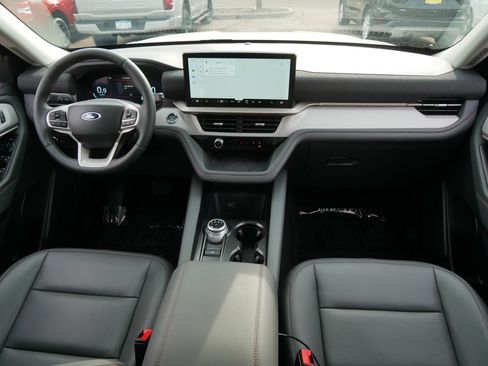 Used 2026 Ford Explorer Active w/ Active Comfort Package image 10