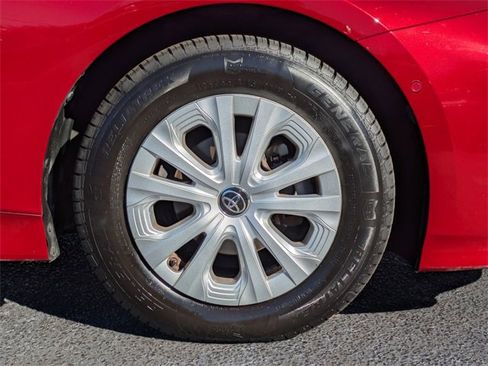Used 2019 Toyota Prius LE image 11