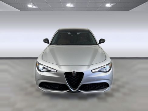 Used 2019 Alfa Romeo Giulia w/ Quick Order Package 22K Sport RWD image 6