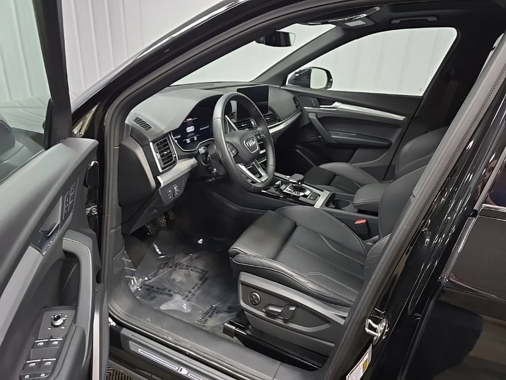 Used 2025 Audi Q5 2.0T Premium w/ Convenience Plus Package AWD/4WD image 29