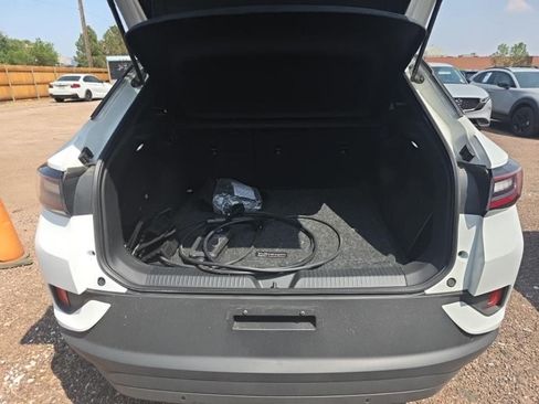Used 2023 Volkswagen ID.4 Pro AWD/4WD image 17