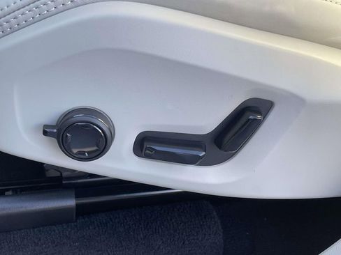 New 2026 Volvo XC90 B6 Ultra w/ Protection Package image 7