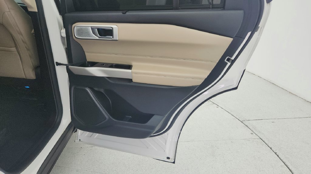 Used 2022 Ford Explorer Limited w/ Limited Technology Package RWD image 34