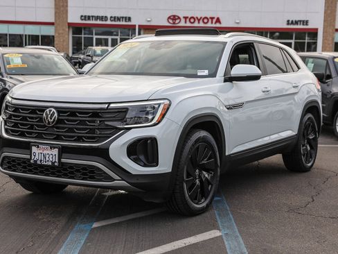 Used 2024 Volkswagen Atlas Cross Sport SE FWD image 17