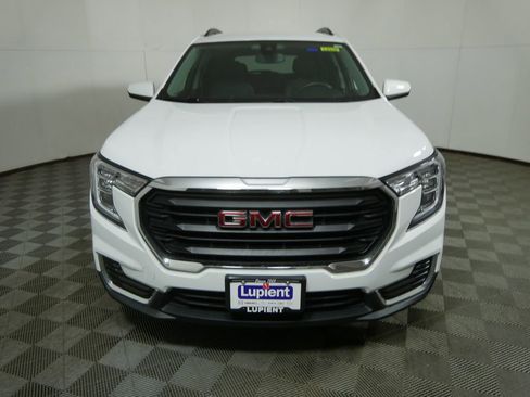 Used 2023 GMC Terrain SLE w/ Driver Convenience Package image 8