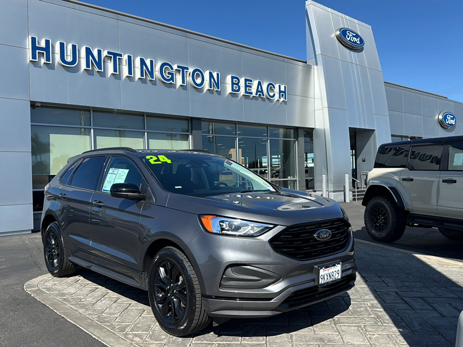 Used 2024 Ford Edge SE w/ Black Appearance Package AWD/4WD image 1