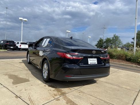 Used 2025 Toyota Camry LE FWD image 9