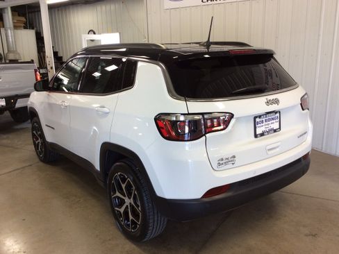 Used 2024 Jeep Compass Limited image 3