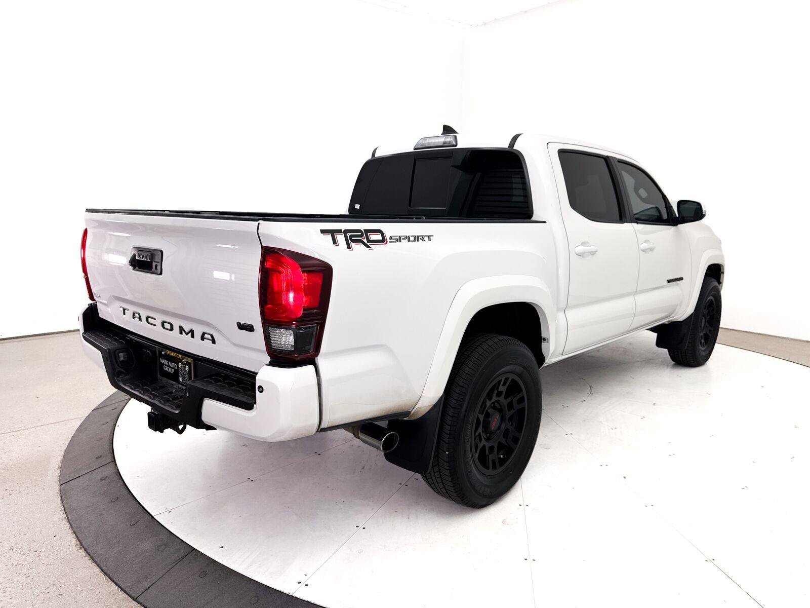 Used 2018 Toyota Tacoma TRD Sport w/ Technology Package RWD image 17