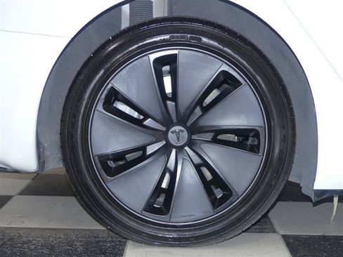 Used 2024 Tesla Model 3 Standard Range RWD image 27