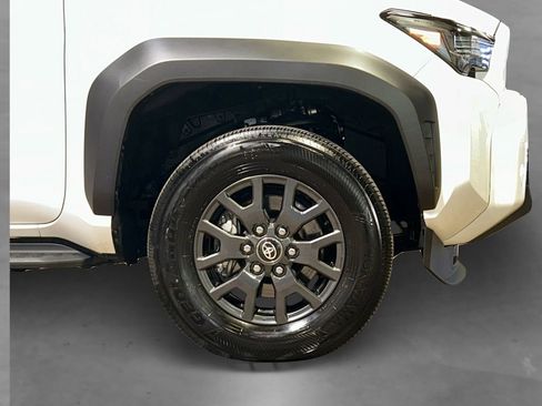 Used 2025 Toyota 4Runner SR5 AWD/4WD image 19