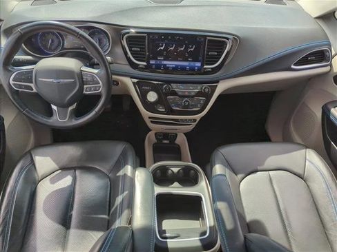 Used 2021 Chrysler Pacifica Touring-L image 14