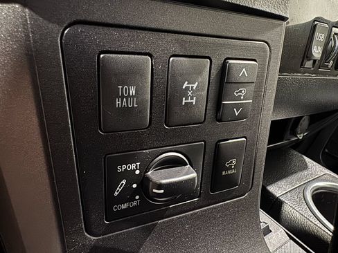 Used 2018 Toyota Sequoia Platinum AWD/4WD image 37
