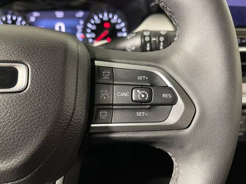 Used 2025 Jeep Compass Limited image 29