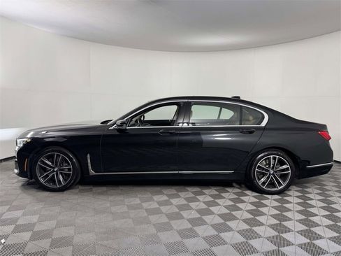 Used 2022 BMW 750i xDrive image 11