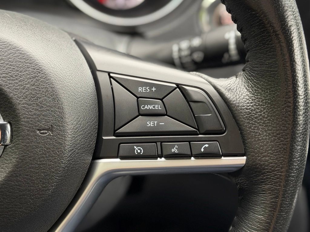 Used 2018 Nissan Rogue SV AWD/4WD image 11