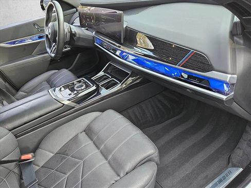 Used 2025 BMW 740i xDrive image 22
