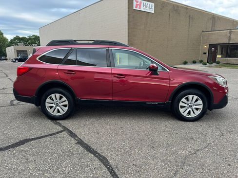Used 2018 Subaru Outback 2.5i Premium AWD/4WD image 11