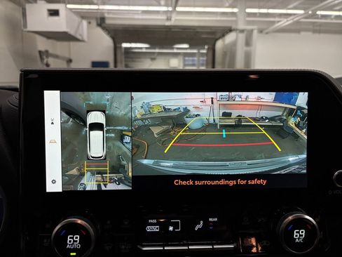 Used 2023 Toyota Highlander Platinum image 24