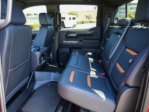 Used 2024 GMC Sierra 1500 AT4 w/ Technology Package AWD/4WD image 18