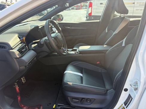 Used 2026 Toyota Camry SE FWD image 4
