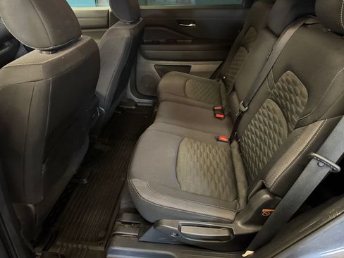 Used 2022 Nissan Pathfinder SV AWD/4WD image 21