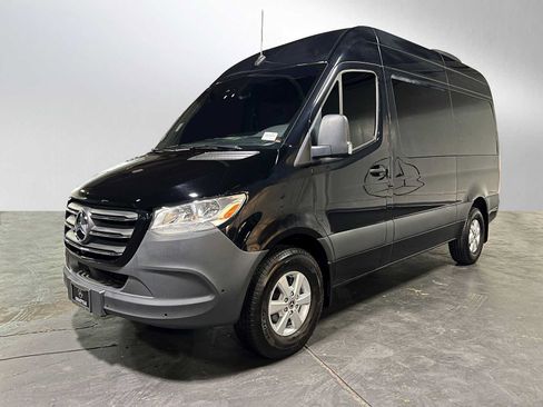 Used 2022 Mercedes-Benz Sprinter 2500 image 7