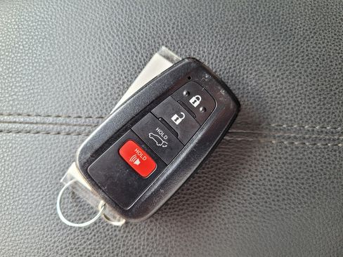 Used 2021 Toyota RAV4 XLE Premium FWD image 11