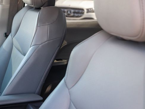 Used 2022 Toyota Sienna XLE w/ XLE Plus Package image 28