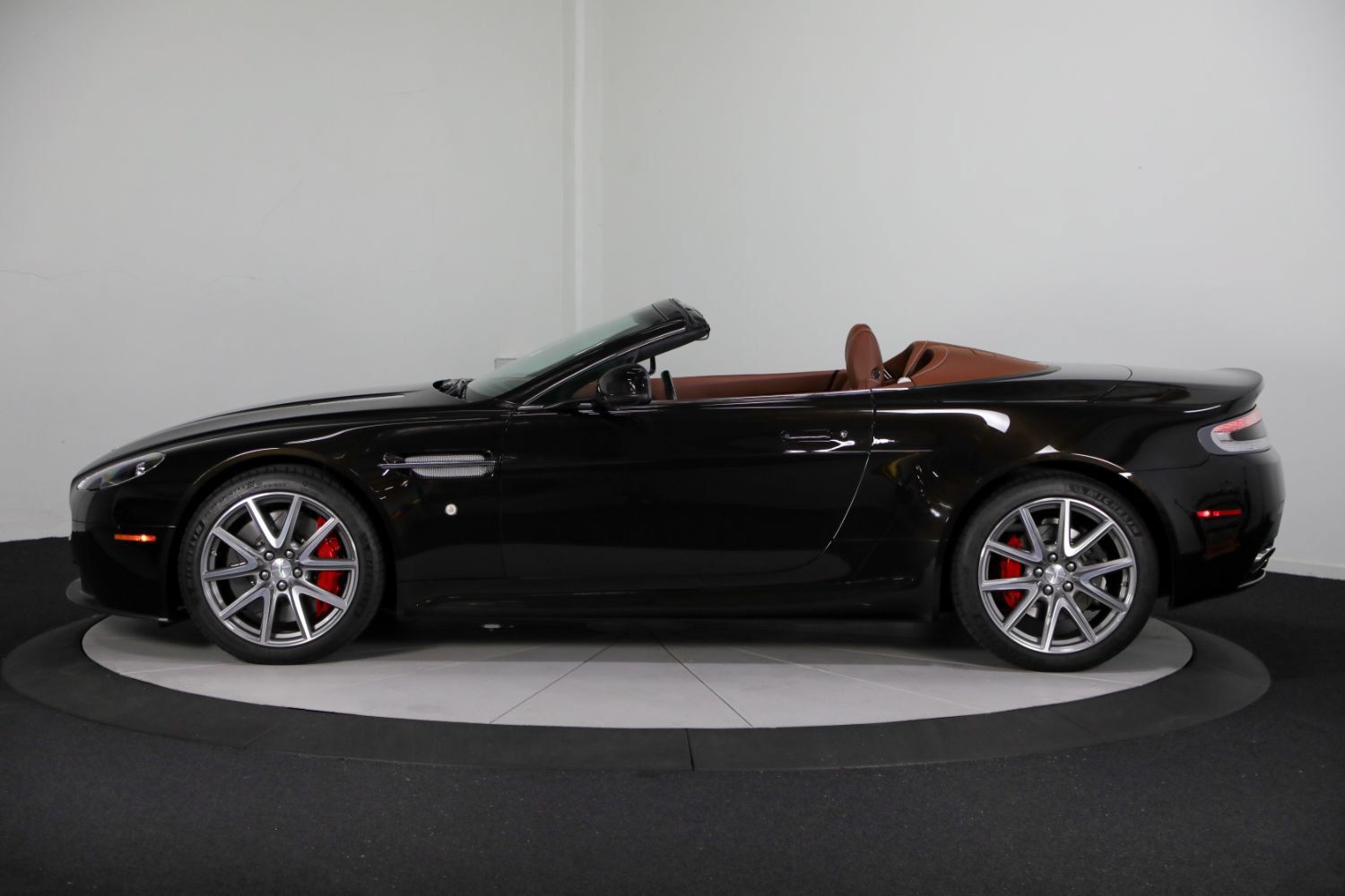 Used 2012 Aston Martin V8 Vantage N420 RWD image 6