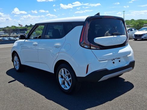 Used 2025 Kia Soul LX w/ LX Technology Package FWD image 4