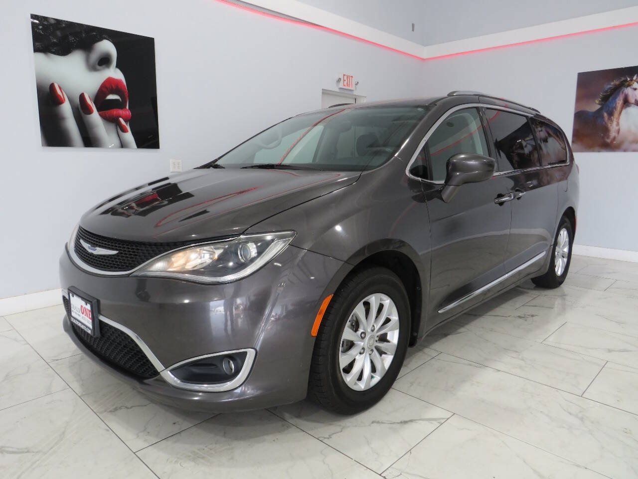 Used 2019 Chrysler Pacifica Touring-L FWD image 8