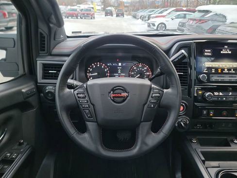 Used 2022 Nissan Titan PRO-4X w/ Pro-4x Convenience Package image 14